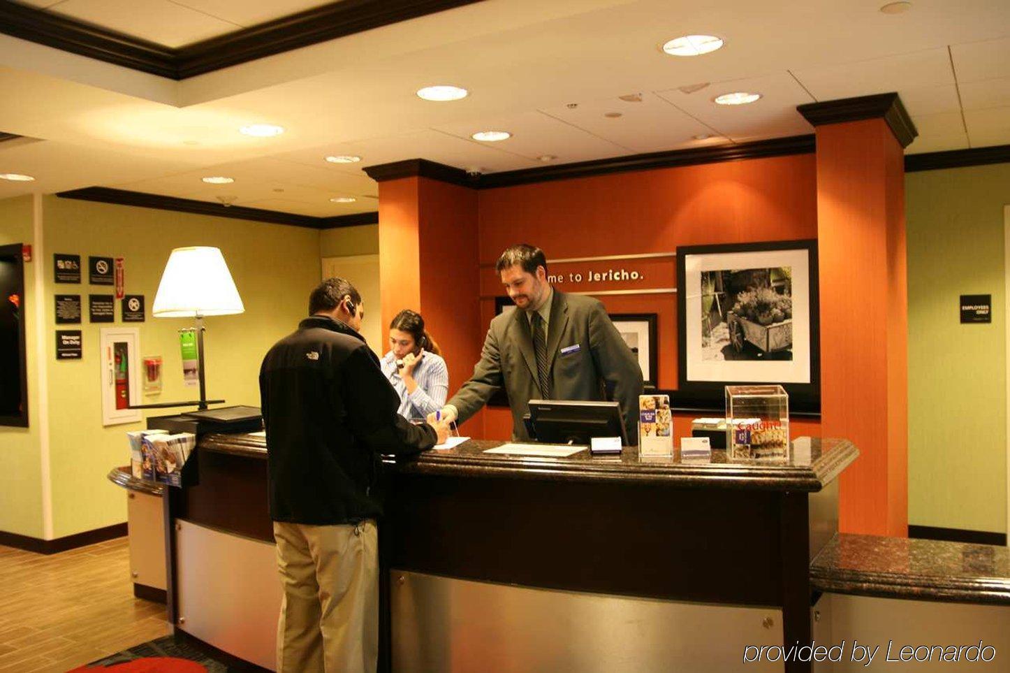 Hampton Inn Jericho - Westbury Dalaman gambar