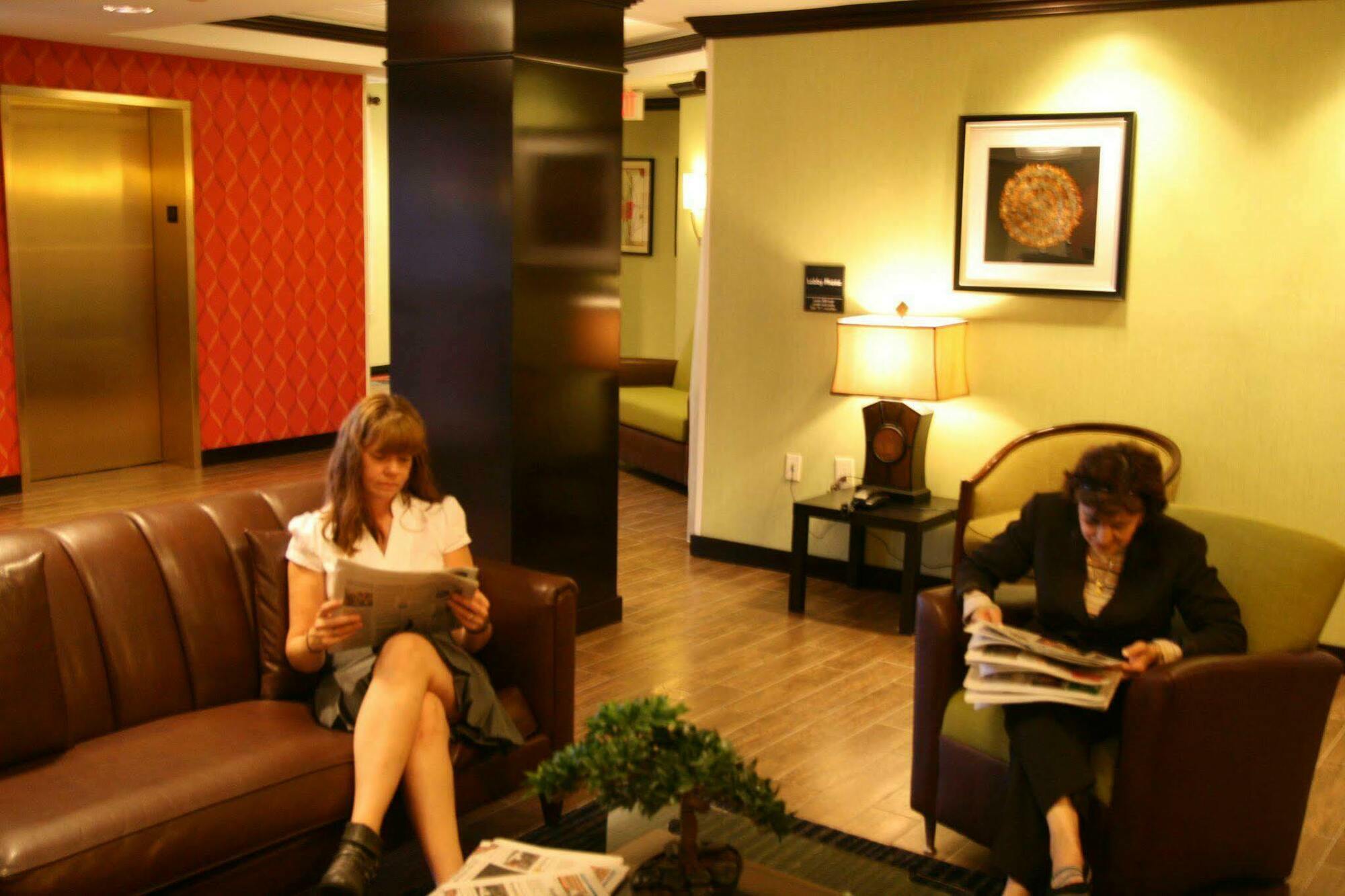 Hampton Inn Jericho - Westbury Dalaman gambar