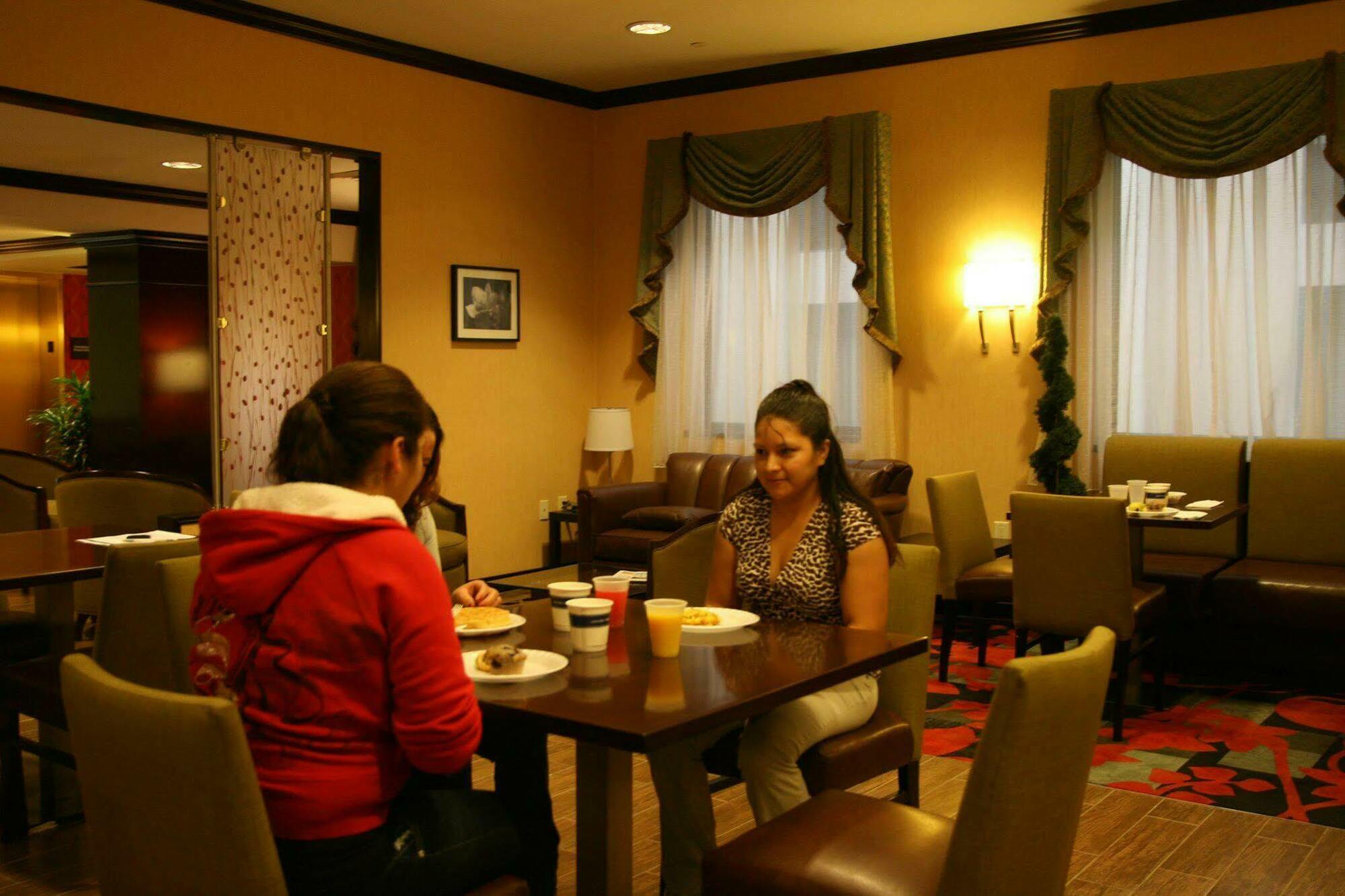 Hampton Inn Jericho - Westbury Restoran gambar